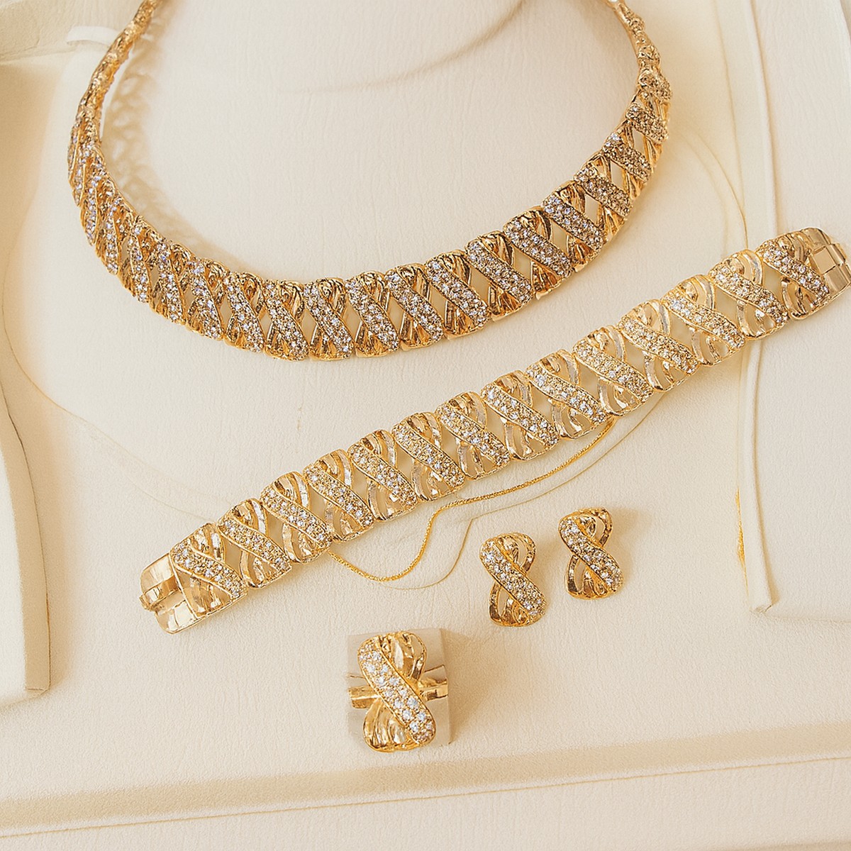 “Golden Infinity Luxe Set”